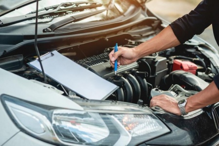 Quand et pourquoi faire réparer la climatisation de votre voiture