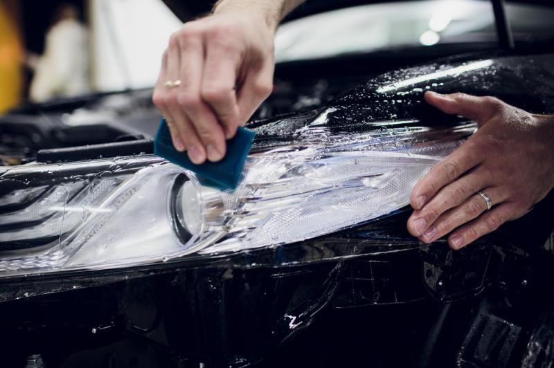 Phares opaques ou jaunis ? Guide de r&eacute;novation des phares &agrave; S&eacute;n&eacute;